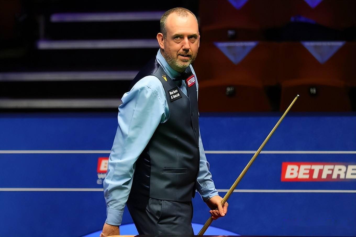 门将近两个 门将近两个