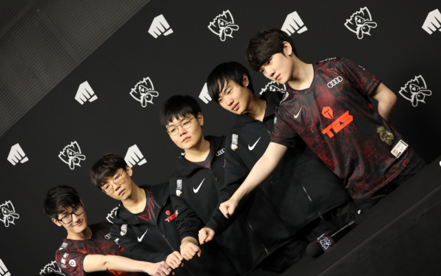 而另一支球 而另一支球