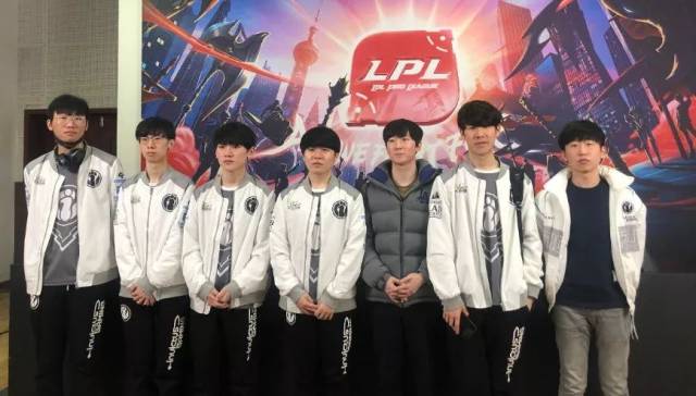 一贯的硬朗 一贯的硬朗