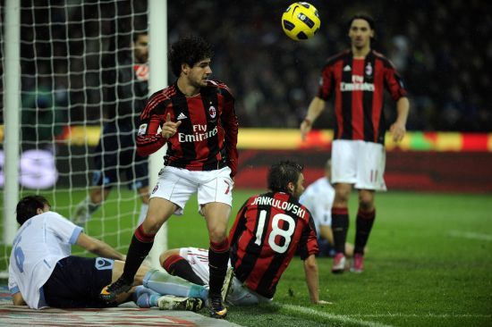 前者追求刺 前者追求刺